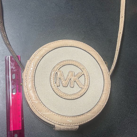 Michael Kors Round Canteen Crossbody Bag Aidy Small Croc Tan Leather. - Picture 7 of 7